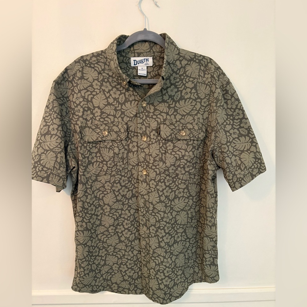 Duluth Men’s Casual Button Front Shirt- Relaxed Fit - Sz M